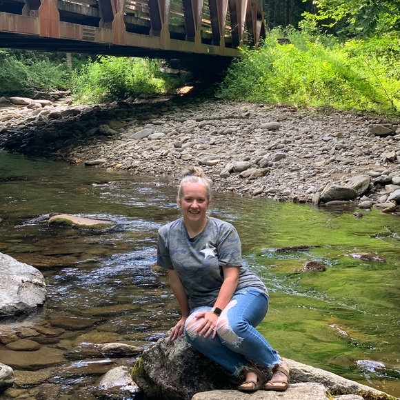 Meet your Posher, Ashley - Picture 1 of 1